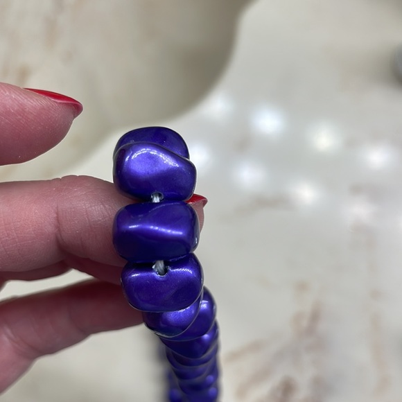 Women’s Chunky Beaded Necklace - Picture 7 of 7